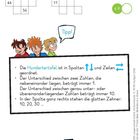 "Trage die fehlenden Zahlen ein. Tipp! Die Hundertertafel. Auf dieser Seite habe ich Punkte erreicht."  
Drei Comic-Charaktere, zwei mit roten Haaren und einer mit blonden.