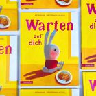 „Warten auf dich“ in großen, pinken Buchstaben. Ein Hase sitzt neben einem Teller mit Keksen.