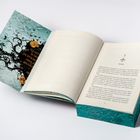 „Es hatte in dieser Hoffnung einen Jähzorn, eine brutale (...)“ Schwarze Ranken auf hellblauem Buchdeckel, geöffnetes Buch.