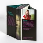 „SIE HABEN ES VERDIENT!“ - Text über Katie Coles Skandalgeschichte. Bild einer Frau in rotem Oberteil, Haare blond.