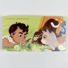 „Einmal tief einatmen - und dann ganz feste pusten!“ Ein Kind und eine Katze betrachten Pusteblumen auf einer Wiese.