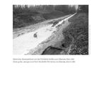 Steinrinne, Abwasserkanal der Filmfabrik Wolfen. Eine steinige Rinne führt durch eine winterliche, karge Landschaft.