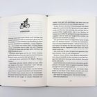 "VIERZEHN" steht oben, gefolgt von Text auf zwei Buchseiten. Eine Illustration zeigt eine Person auf einem Fahrrad. Seitenzahlen: 70, 71.
