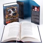 Der Titel lautet "Better in Black" von Cassandra Clare. Elf Stories aus der Welt der Schattenjäger. Geöffnetes Buch.
