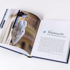 Links: "Im Augenblick... geschehen, zu erfahren." Rechts: "1. Januar, Rauhnacht, Eine Entscheidung treffen." Dekoriertes Herzornament.