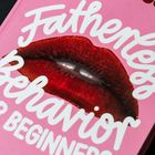 Text: "Fatherless Behavior for Beginners", "Marie Jo", "Empower". Rote, glänzende Lippen auf rosa Hintergrund.