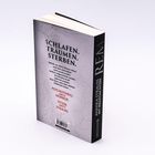 "Schlafen. Träumen. Sterben." Text auf einem Buchrücken, grau und rissig. Autoren: Annika Strauss, Sebastian Fitzek.