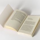 Aufgeschlagenes Buch, Seite 28 bis 29. Überschrift: "Ich doch nicht, über die Scham". Fließtext ist lesbar.