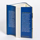 Links: Text über persönliche Reflexionen über das Alter. Rechts: Biografie eines bekannten britischen Schauspielers, Sir Philip Anthony Hopkins.