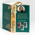 Ein Flyer mit Grün und Gold. Texte über Träume und die Autorin Ann-Kathrin Falkenberg. Abbildung von Buchcovern.