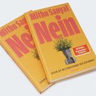 Zwei Bücher mit gelbem Cover. Text: "Mithu Sanyal", "Nein", "Gegen die Militarisierung der Gegenwart". "SPIEGEL Bestseller".