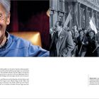 Sehnsucht nach Freiheit. Links: Ein lächelnder älterer Mann. Rechts: Eine historische Demonstration mit Flaggen.