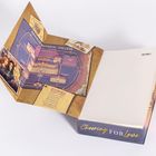 HEYNE, Cheering for Love. Illustration einer Campuskarte des Miravalle Memorial College mit einem Foto von drei Frauen.