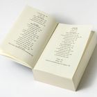 Ein aufgeschlagenes Buch zeigt ein Inhaltsverzeichnis mit Kapitelnummern und Titeln, beginnend mit Teil Drei.