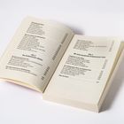 Ein aufgeschlagenes Buch zeigt das Inhaltsverzeichnis mit Überschriften "Teil 2" und "Teil 3".