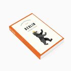 "LIEBLINGSORTE Berlin, Ulrike Finck" steht auf dem Buch. Illustration: Ein Berliner Bär mit Krone. Umschlag in Orange und Weiß.