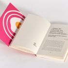 Text: »Wow, du schaffst 'ne ganze Pizza? Könnte ich nicht.« Illustration: Rosa und weiße Kreise mit orangefarbenem Zentrum.