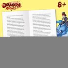 Oben links steht in einem roten Logo „DRAGON Ninjas“, rechts groß „8+“. Text in zwei Spalten. Rechts Bild eines Jungen auf einem Drachen.