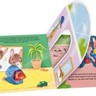 Text: Ein kleines Eselchen schnappt sich den Kita-Rucksack. Illustration: Zwei fröhliche Esel vor einer Kita-Tür, bunte Einrichtung.