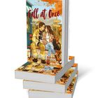 NORA EVERLY, Fall at Once, Roman, Cozy Creek Collection. Ein Paar sitzt draußen auf einer Bank, bunte Herbststimmung.