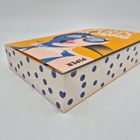 "PIPER" steht auf dem Buchrücken. Das Buch hat einen gelben Umschlag mit einer stilisierten Illustration und Punkte auf dem Schnitt.