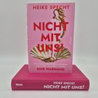 „HEIKE SPECHT NICHT MIT UNS! Wie Frauen Geschichte schrieben und wieder ausradiert wurden. EINE WARNUNG.“ Buch in Pink.