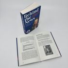 „Behind the News“ beschreibt, wie man Medienmanipulation erkennt. Ein Buch steht geöffnet, Texte und ein „stern“-Artikel sichtbar.