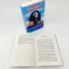 Buch: "TAYLOR JENKINS REID ATMOSPHERE" und geöffnete Buchseiten mit Text. Cover zeigt eine Frau mit Sonnenbrille.