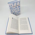 Der Titel des Buches ist "Jetzt sag doch endlich was" von David Hugendick. Daneben liegt das Buch offen aufgeschlagen.