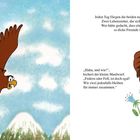 Ein Adler fliegt mit einem Maulwurf durch die Lüfte. Sie sind dicke Freunde und freuen sich am gemeinsamen Flug.