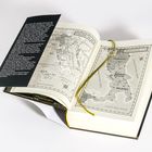 Text: Italien 15. Jh. Karte zeigt Regionen wie Königreich Neapel, Kirchenstaat, mit einem Lesezeichen im Buch.