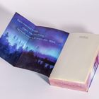 Sein Herzschlag, mein Herzschlag – fernab vom Lärmen der Welt. Eine Waldszene bei Nacht mit leuchtendem Himmel.