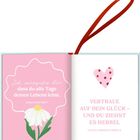 Links: "Ich wünsche dir, dass du alle Tage deines Lebens lebst. - Jonathan Swift" auf rosa, mit Blume. Rechts: Herz, Text von Seneca.