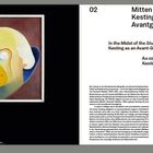 Links: Gemälde eines abstrakten Gesichts mit gelbem und blauem Bereich. Rechts: Text in drei Sprachen über Kesting als Avantgardist.