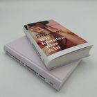 Zwei Bücher mit dem Text "Wir könnten alles sein" und "Jami Attenberg". Eines liegt, das andere schräg darauf.