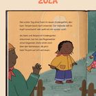 Text: "ZULA. Den ersten Tag ohne Dami im neuen Kindergarten, den kann Teryam kaum noch erwarten..." 

Es ist eine Illustration von zwei Personen im Kindergarten. Sie sind bunt gekleidet, eine winkt. 
