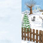 Texte: 
„Endlich da, hier zieh ich ein, ich wohn’ jetzt bei Familie Klein!“ 
Ein Schneemann im Garten, eine Katze, ein Eichhörnchen und ein Vogel in winterlicher Szene vor einem Haus.