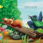 "Besonders gerne lauschte sie ihren Geschichten von mutigen Helden." Ein Eichhörnchen ruht, ein Vogel erzählt, bunte Natur.