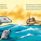 Texte: „Ich wäre so gern der Schlauste“, und „Berauschend ist es...“. Illustration: Delfine springen durch Wellen, ein Kamel mit Schnorchel schwimmt.