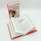 Buch "Die Kunst der Selbstermächtigung" von Isa Schott. Zwei Bücher, eines stehend, das andere geöffnet aufgeschlagen.