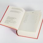 Links Text über Buchrechte, rechts Inhaltsverzeichnis mit sieben Teilen. Rotes Buchcover, Seiten leicht aufgeschlagen.