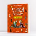 "SCHACH für Kinder: Das Übungsbuch" von Sabrina Chevannes. Illustration mit spielenden Kindern und Schachfiguren.