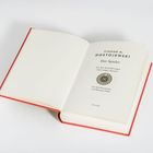 Titel: "Der Spieler" von Fjodor M. Dostojewski, übersetzt von Hermann Röhl. Das Buch hat einen roten Einband.