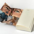 Rechts steht „NISSA RENZO Close to You“. Links eine Illustration: Ein Mann und eine Frau halten sich an den Händen.