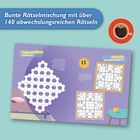 Text: "Bunte Rätselmischung mit über 140 abwechslungsreichen Rätseln", "Wabenrätsel rundherum", "Sudoku für zwischendurch". Es zeigt ein offenes Rätselheft mit Wabenrätseln und Sudokus, auf einem Tisch neben Kaffee.