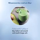 "Wissenswertes rund um Skyr. Proteinreich & sättigend. Skyr liefert viel eiweiß und macht lange satt."  
Bild: Avocado und grüner Smoothie in Glas.