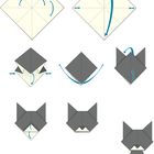 Eine Anleitung zeigt Schritt-für-Schritt, wie man eine Origami-Katze faltet. Blaue Pfeile geben die Faltbewegungen an.