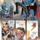 Comic-Illustration: Superman trägt einen Mann, Polizisten im Hintergrund. Es findet ein Gespräch über eine Rettungsaktion statt.