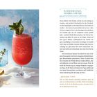 WASSERMELONEN-WODKA-LIMEADE. Zutaten: Wassermelone, Wodka, Limettensaft. Garnitur: Minzzweig. Anleitung: Mixen und servieren.