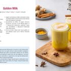 "Golden Milk", 56 kcal. Rezept führt Zutaten und Zubereitung detailliert auf. Rechts daneben Tassen mit gelbem Getränk.